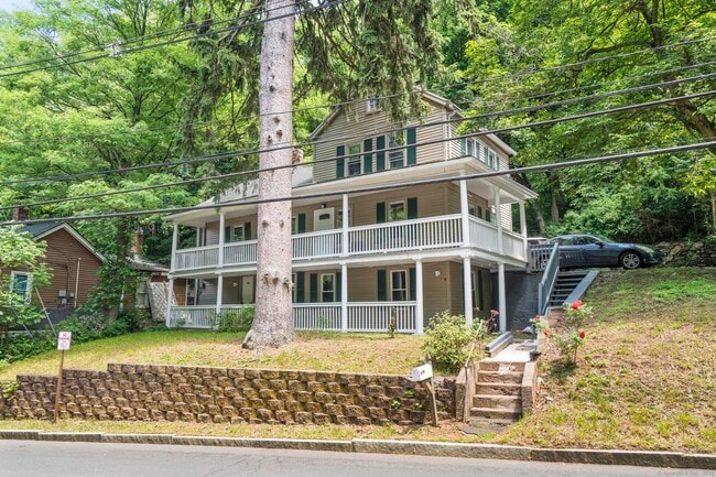 97 Vernon Ave in Vernon, CT - Building Photo - Building Photo