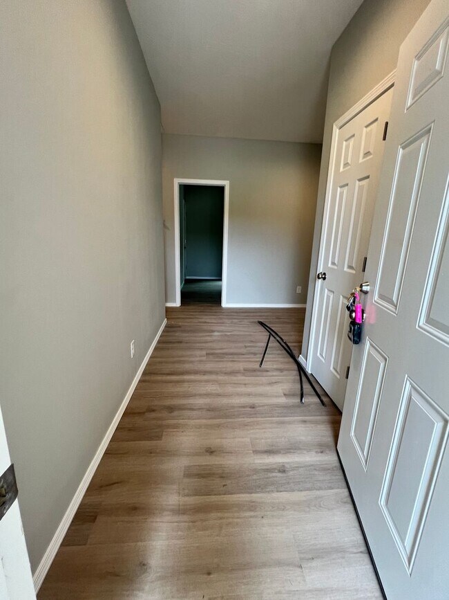 1060 S Mission Ave in Bolivar, MO - Building Photo - Building Photo