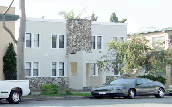 1226 E 3rd St in Long Beach, CA - Foto de edificio - Building Photo