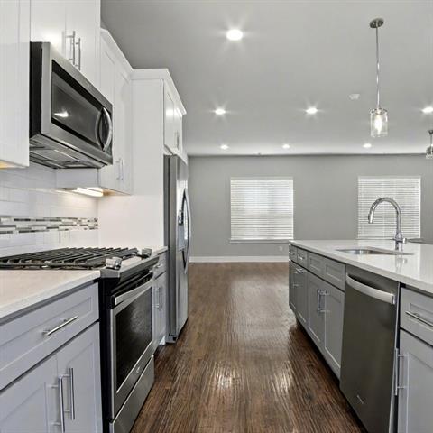 property at 736 N Plano Rd