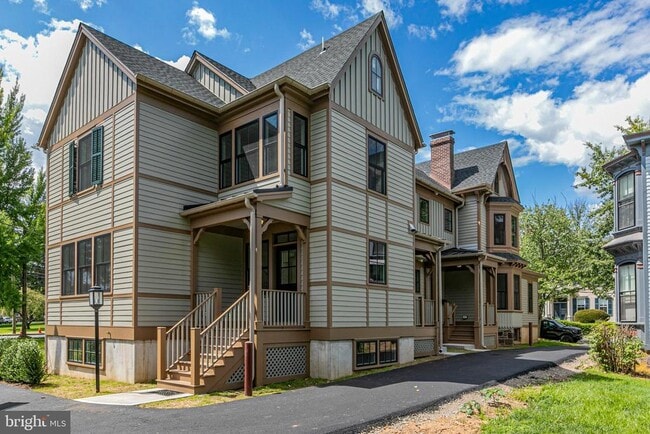 property at 22 Dickinson St