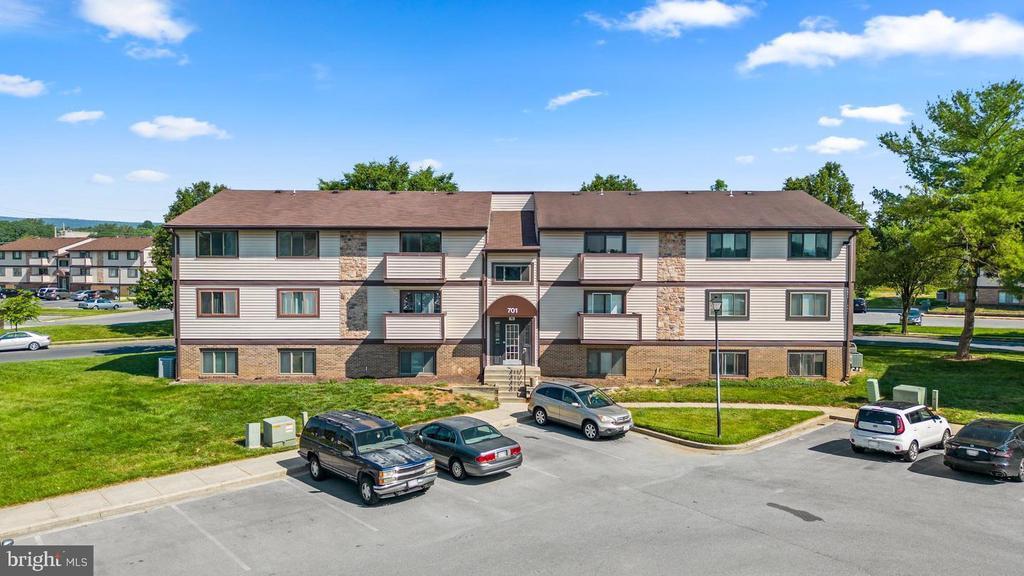 701 Heather Ridge Dr in Frederick, MD - Building Photo