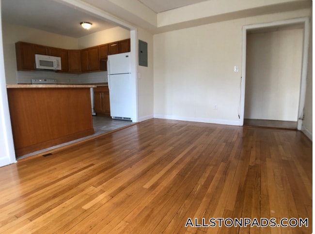 1135 Commonwealth Ave, Unit 7 in Boston, MA - Building Photo - Building Photo