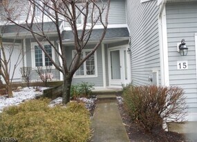 15 Barge Ct in Montville, NJ - Building Photo