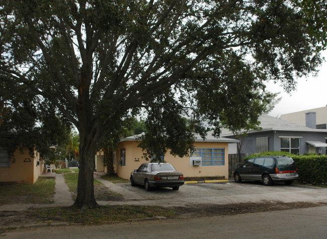 1937-1943 Madison St in Hollywood, FL - Building Photo - Building Photo