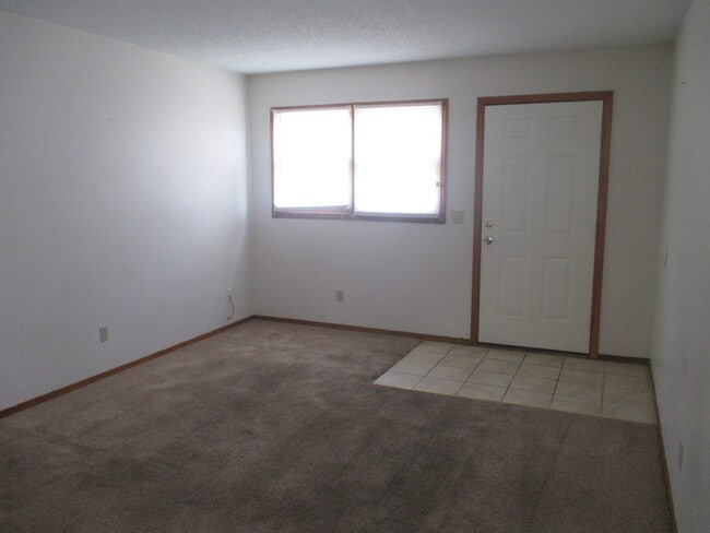 1017 W 14th St in Junction City, KS - Building Photo - Building Photo