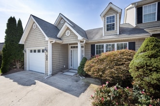 1955 Oxford Ct in Dalton, GA - Foto de edificio - Building Photo