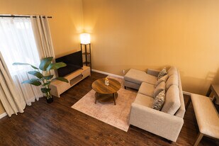 938 S Bernal Ave in Los Angeles, CA - Building Photo