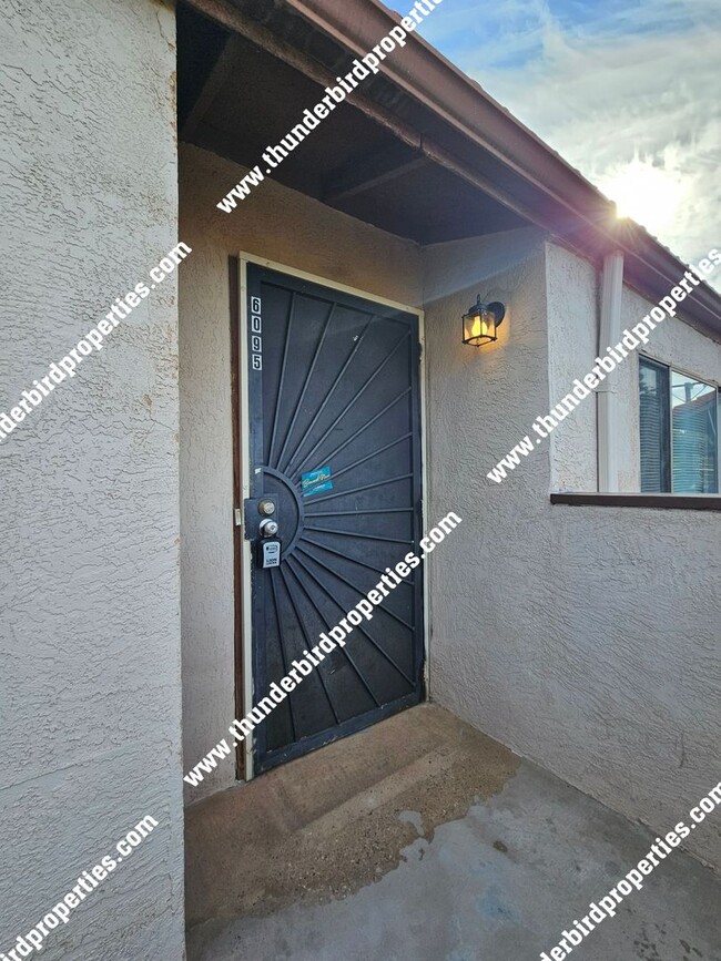 6095 McKinney Dr NE in Albuquerque, NM - Building Photo - Building Photo