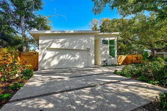 3834 Iroquois Ave in Sarasota, FL - Foto de edificio - Building Photo