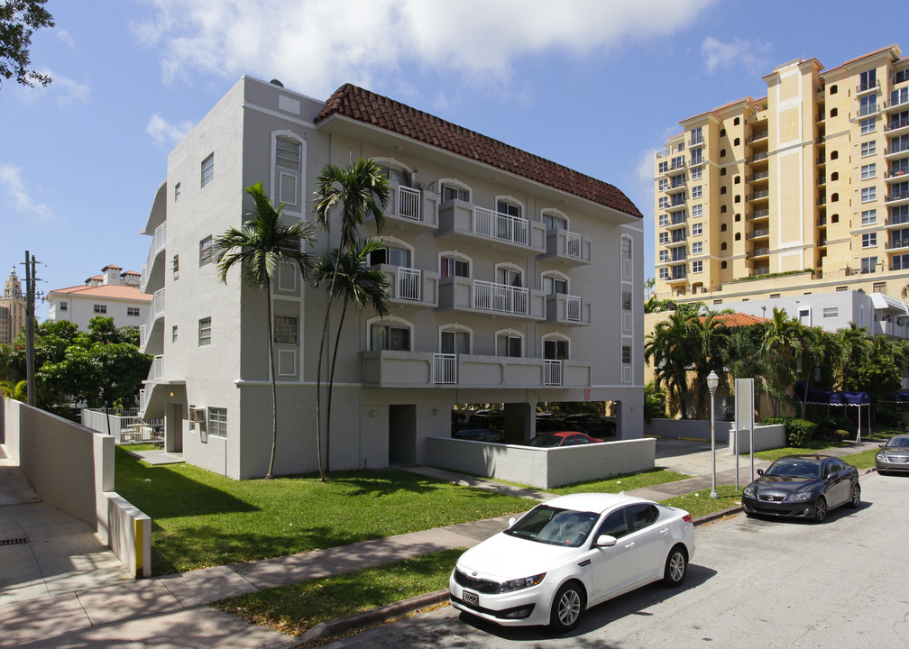 114 Mendoza Ave in Coral Gables, FL - Building Photo