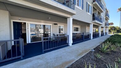 1202 N Pacific St, Unit Harbor Condo in Oceanside, CA - Building Photo - Building Photo