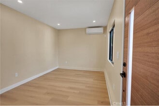 10509 Dempsey Ave in Granada Hills, CA - Foto de edificio - Building Photo