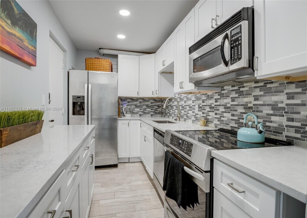 1500 Presidential Way in West Palm Beach, FL - Building Photo