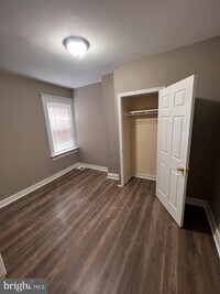 1813 N Warwick Ave photo'