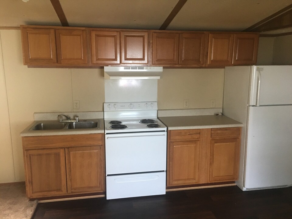 826 Old Clemson Hwy-Unit -w32 in Seneca, SC - Building Photo
