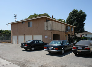 7242 Corsican Dr in Huntington Beach, CA - Building Photo - Building Photo