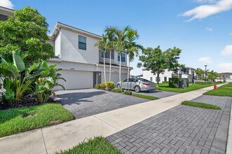 8756 Antarus Dr in Wellington, FL - Building Photo - Building Photo