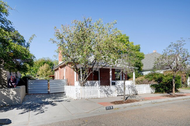 913 8th St NW in Albuquerque, NM - Building Photo - Building Photo