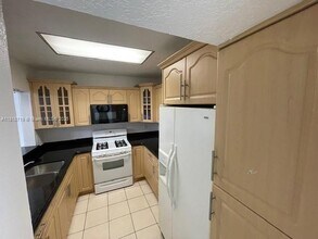 18051 NW 68th Ave in Hialeah, FL - Building Photo - Building Photo
