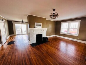 1109 Sunset Ln in Columbia, MO - Building Photo - Building Photo