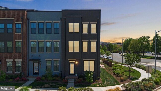 12998 Hattontown Square in Herndon, VA - Building Photo - Building Photo