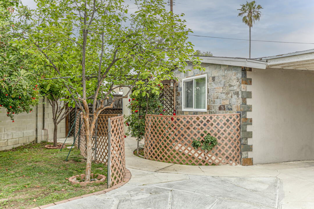 8170 Calvin Ave in Reseda, CA - Building Photo