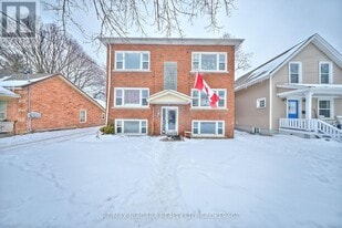81 Maple St in St Catharines, ON - Building Photo