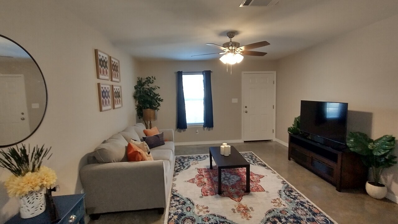 130 Bayou Oaks Dr in Monroe, LA - Foto de edificio