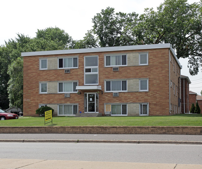 Rose Park Apartments 1634CB in Roseville, MN - Building Photo - Building Photo