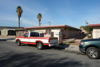 232-240 W Philadelphia Ave in Las Vegas, NV - Building Photo - Building Photo