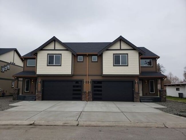 825-827 S Johnson Rd