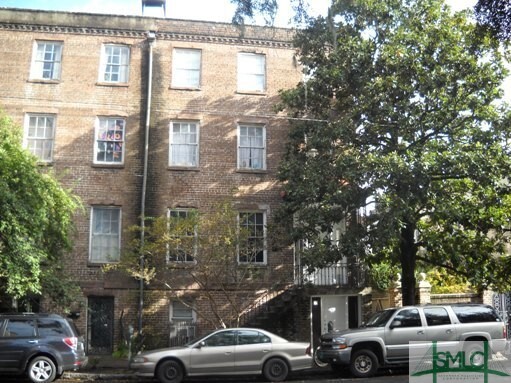 124 E Harris St in Savannah, GA - Foto de edificio