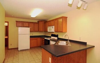 1905 Ironwood Bay in Hudson, WI - Foto de edificio - Building Photo