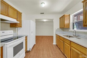 17 Linda Vista St in Pharr, TX - Building Photo - Building Photo