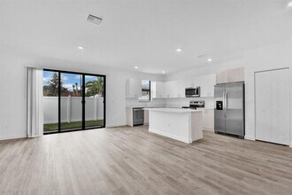 712 Del Vista Rd in Pompano Beach, FL - Building Photo - Building Photo