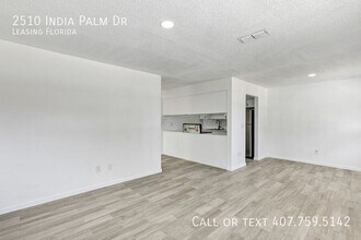 2510 India Palm Dr in Edgewater, FL - Foto de edificio - Building Photo