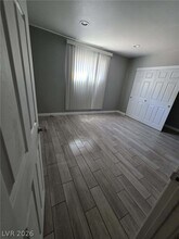1107 E Desert Inn Rd in Las Vegas, NV - Building Photo - Building Photo