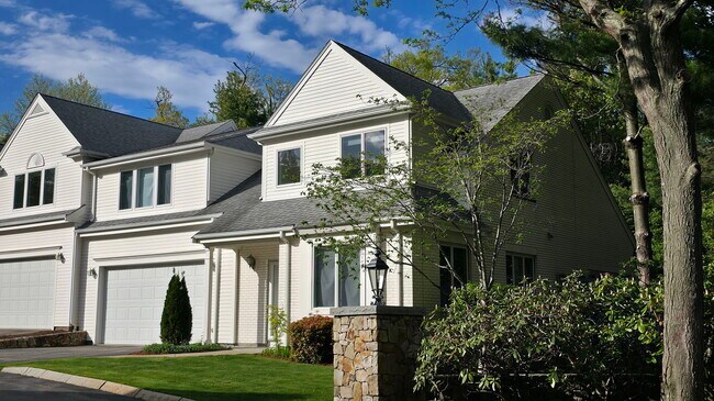 property at 900 W Roxbury Pkwy