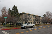 Metropolitan Gardens Apartments in Reno, NV - Building Photo - Building Photo