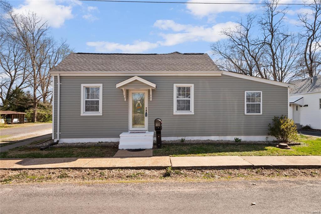 800 W S St in Mascoutah, IL - Building Photo