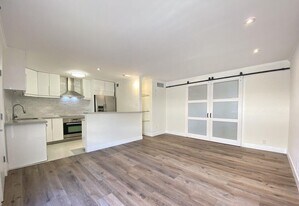 970 Palm Ave in West Hollywood, CA - Building Photo