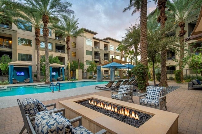 Avant at Fashion Center