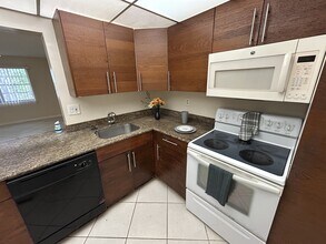 4354 NW 9th Ave in Pompano Beach, FL - Building Photo - Building Photo