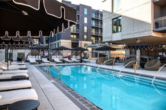 The Seventeen Hundred on East in Charlotte, NC - Foto de edificio - Building Photo