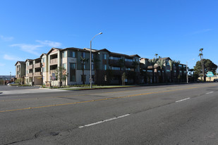 Rockwood Apartments in Anaheim, CA - Foto de edificio - Building Photo