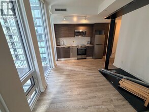 28 Wellesley St E in Toronto, ON - Building Photo - Building Photo