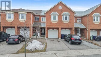 38 Jinnah Ct in Toronto, ON - Building Photo