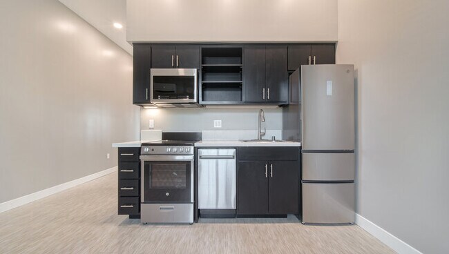2275 Springfield Dr, Unit 202