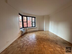 Fourth Avenue in New York, NY - Building Photo - Building Photo